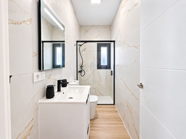 Bathroom - Chalet Garrido with private fenced pool (Conil de la Frontera)