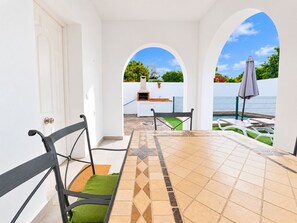 Outdoor dining - Chalet Garrido with private fenced pool (Conil de la Frontera)