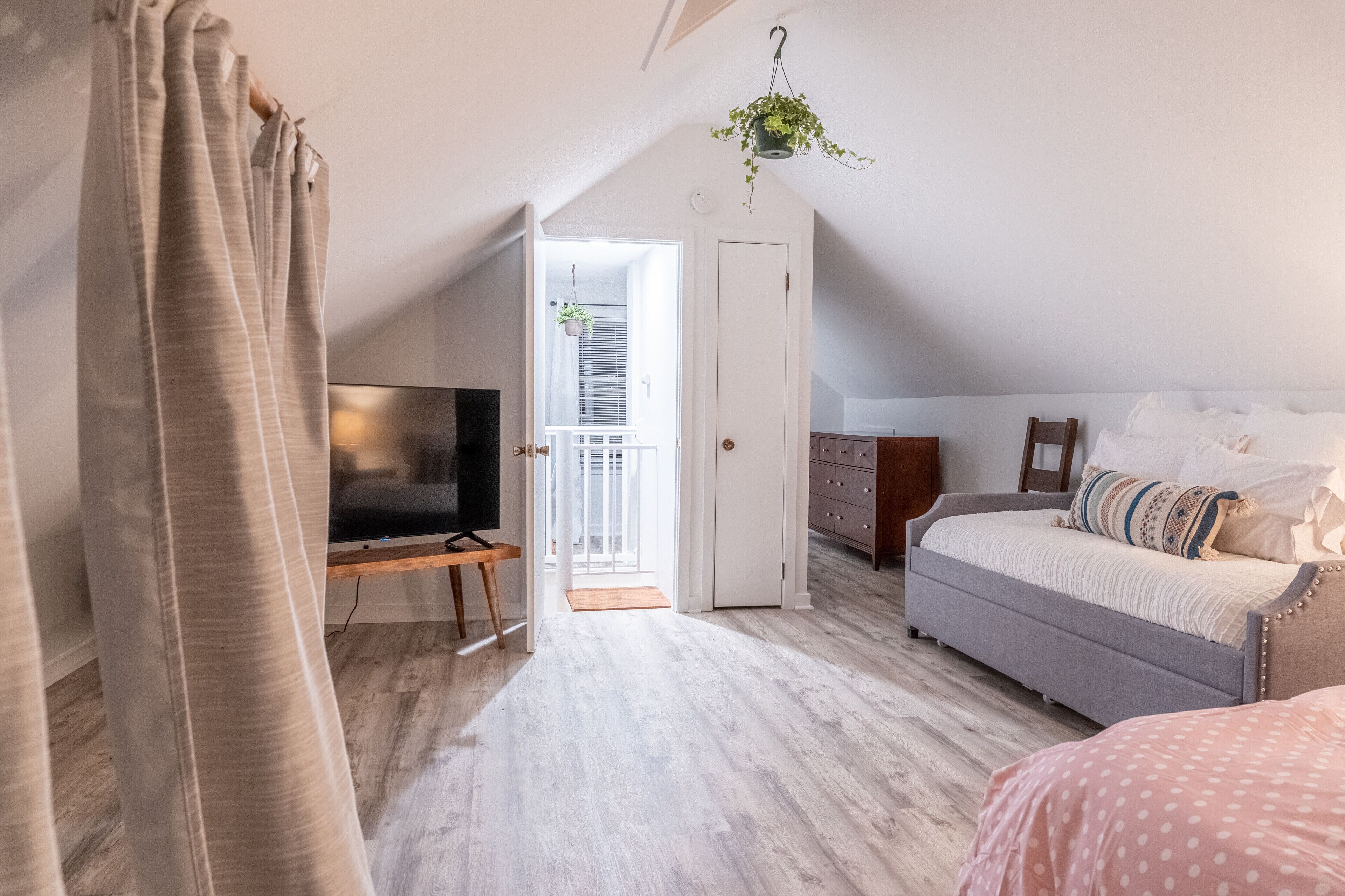 3 chambres, bureau, fer et planche à repasser, accès au Wi-Fi (inclus)