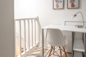 3 chambres, bureau, fer et planche à repasser, accès au Wi-Fi (inclus)