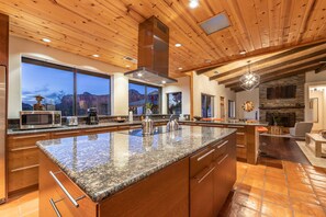 Microondas, horno, parrilla de estufa y lavavajillas 