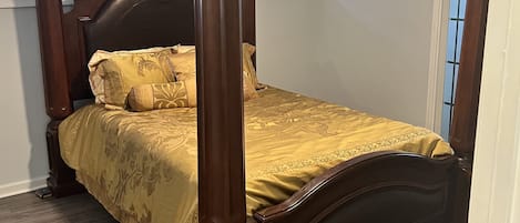 3 bedrooms, WiFi, bed sheets