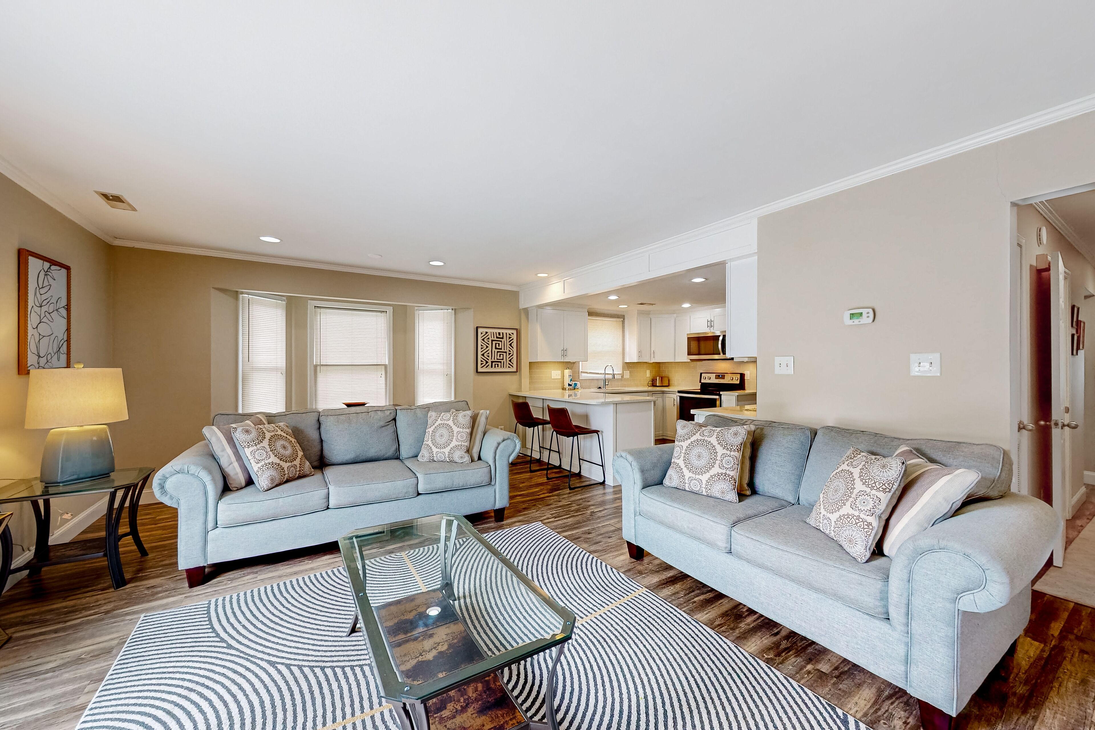 Charming house with WiFi, backyard deck, w/d, and central AC- near the beach