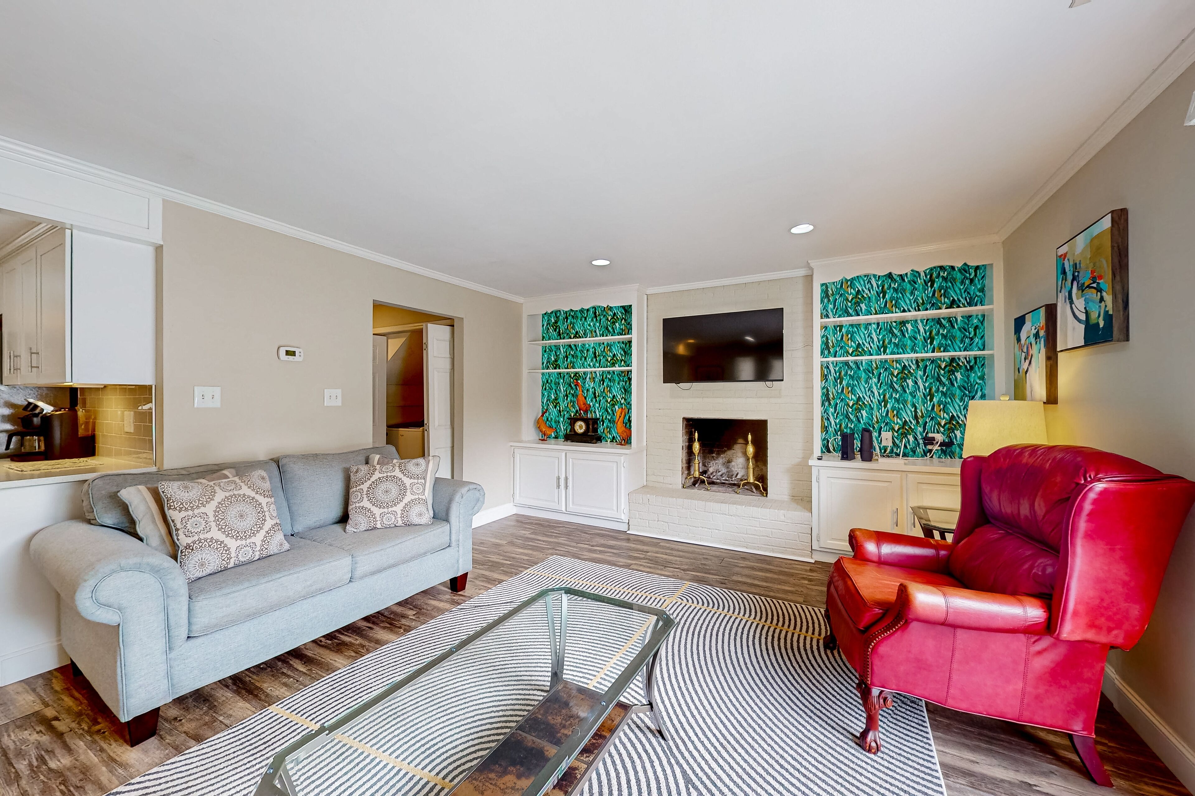 Charming house with WiFi, backyard deck, w/d, and central AC- near the beach