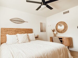 5 Schlafzimmer, Schreibtisch, WLAN, Bettwäsche