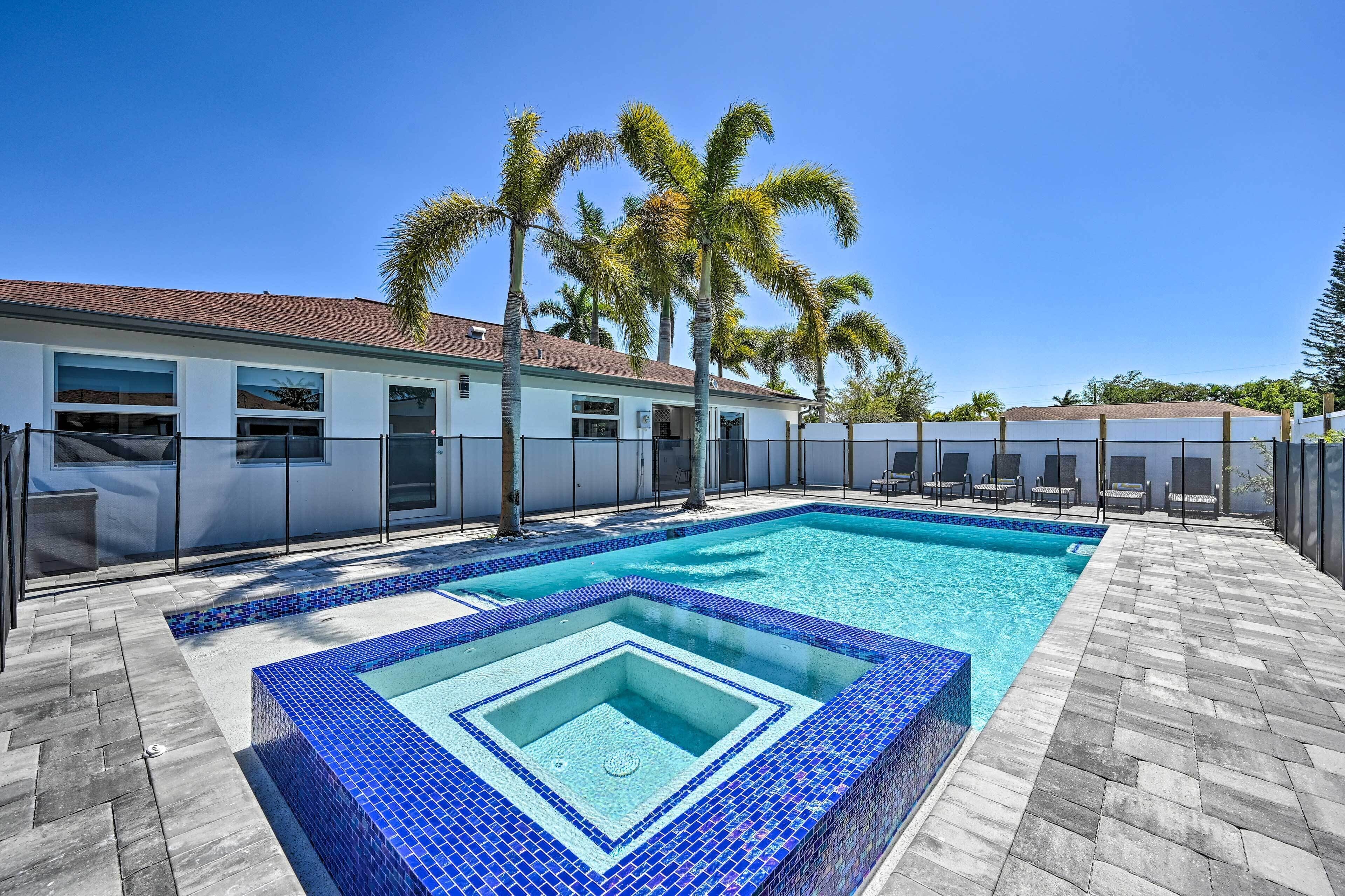 Naples Vacation Rental w/ Pool: Bike to Beaches!