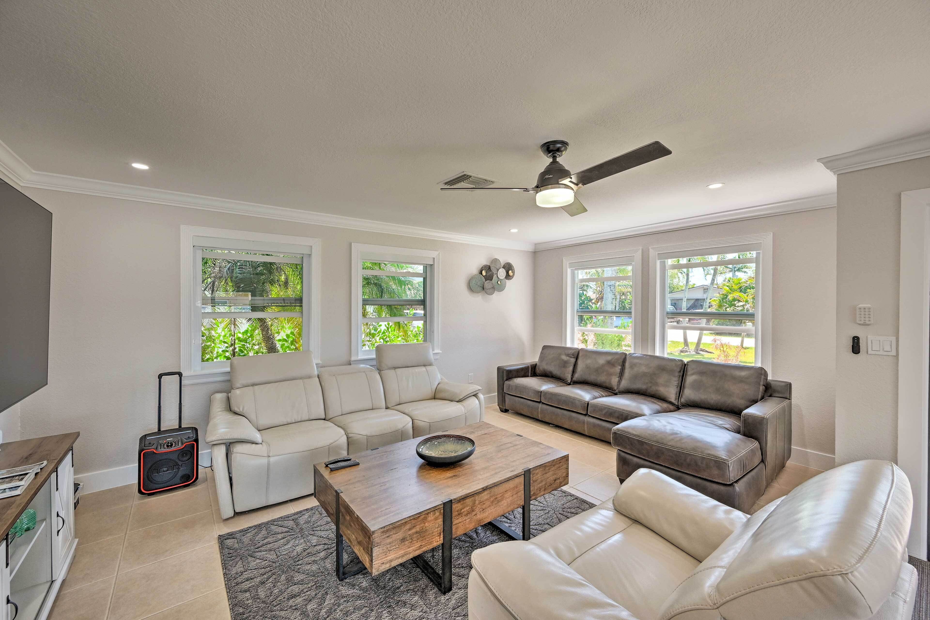 Naples Vacation Rental w/ Pool: Bike to Beaches!