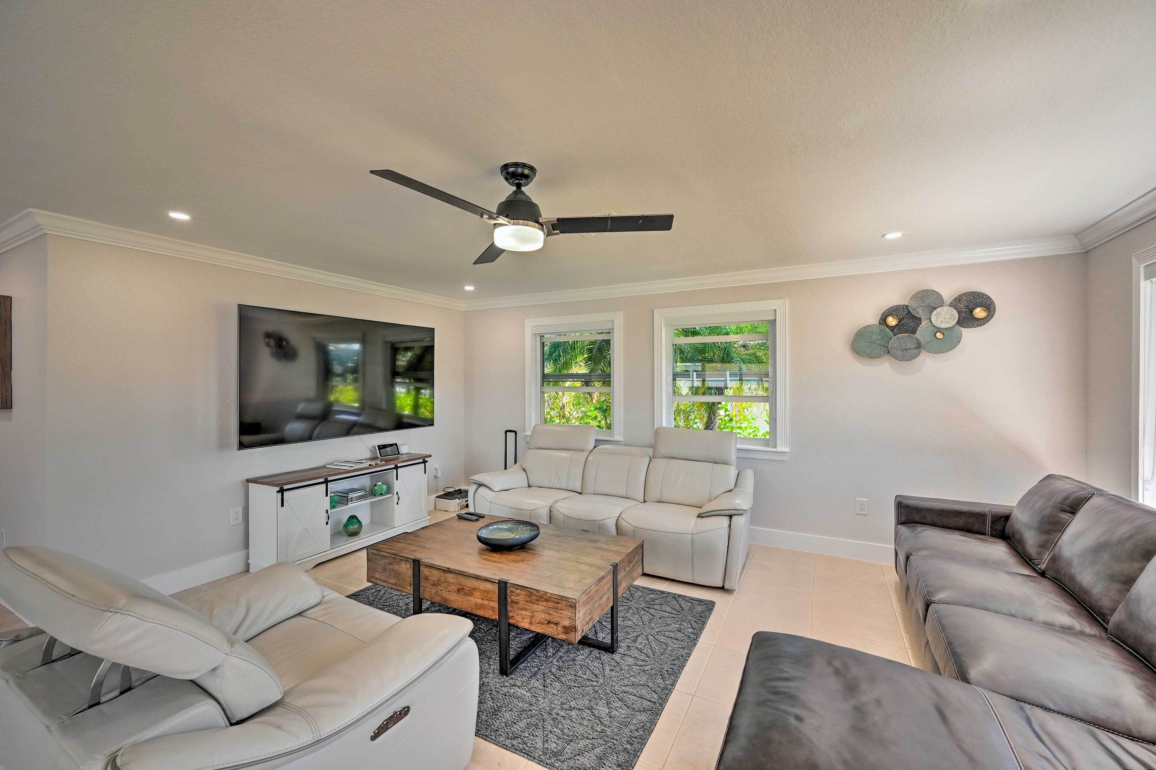 Naples Vacation Rental w/ Pool: Bike to Beaches!