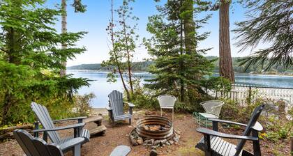 Waterfront house & cottage with private beach, kayaks, SUPs, 4 decks - dogs OK