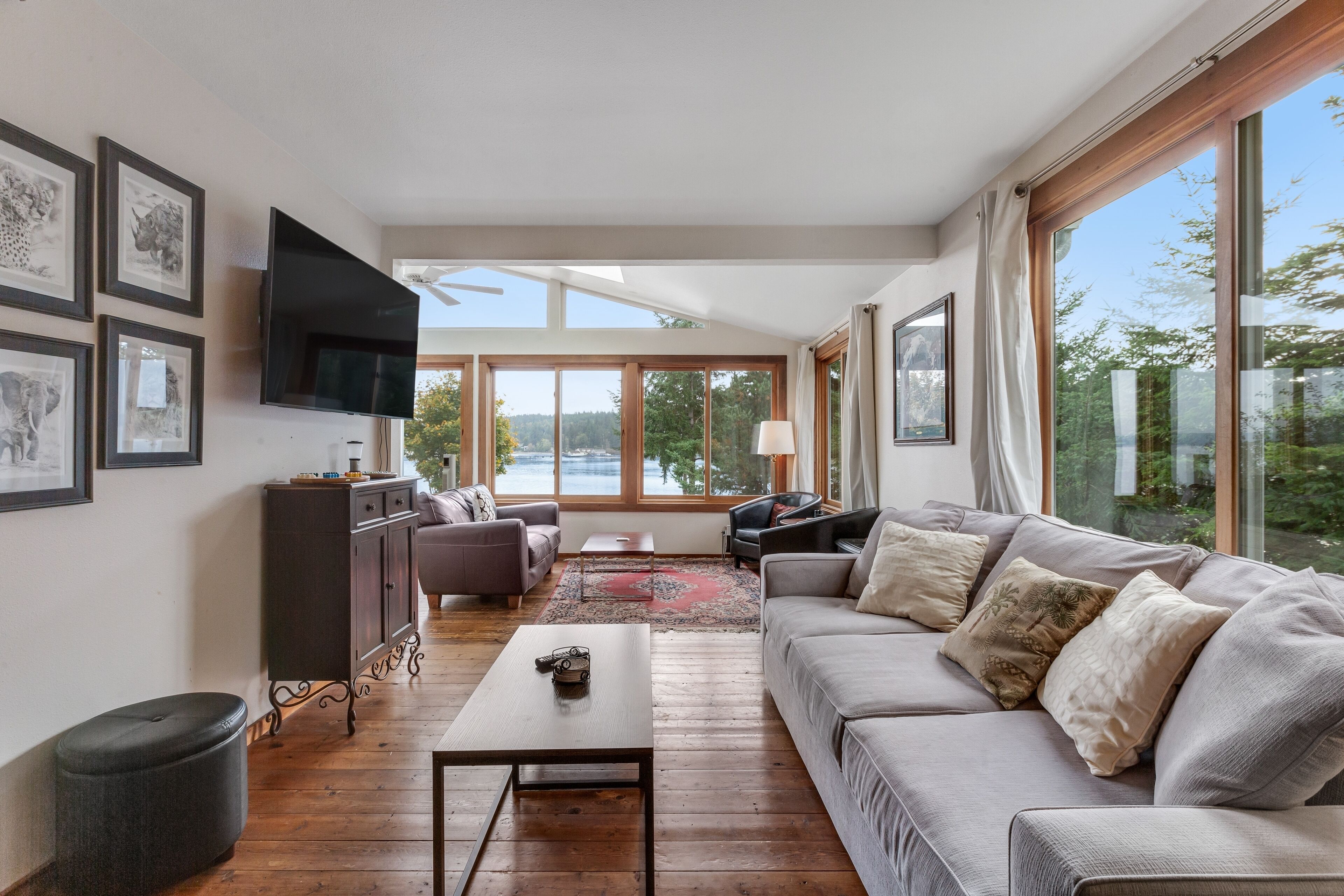 Waterfront house & cottage with private beach, kayaks, SUPs, 4 decks - dogs OK