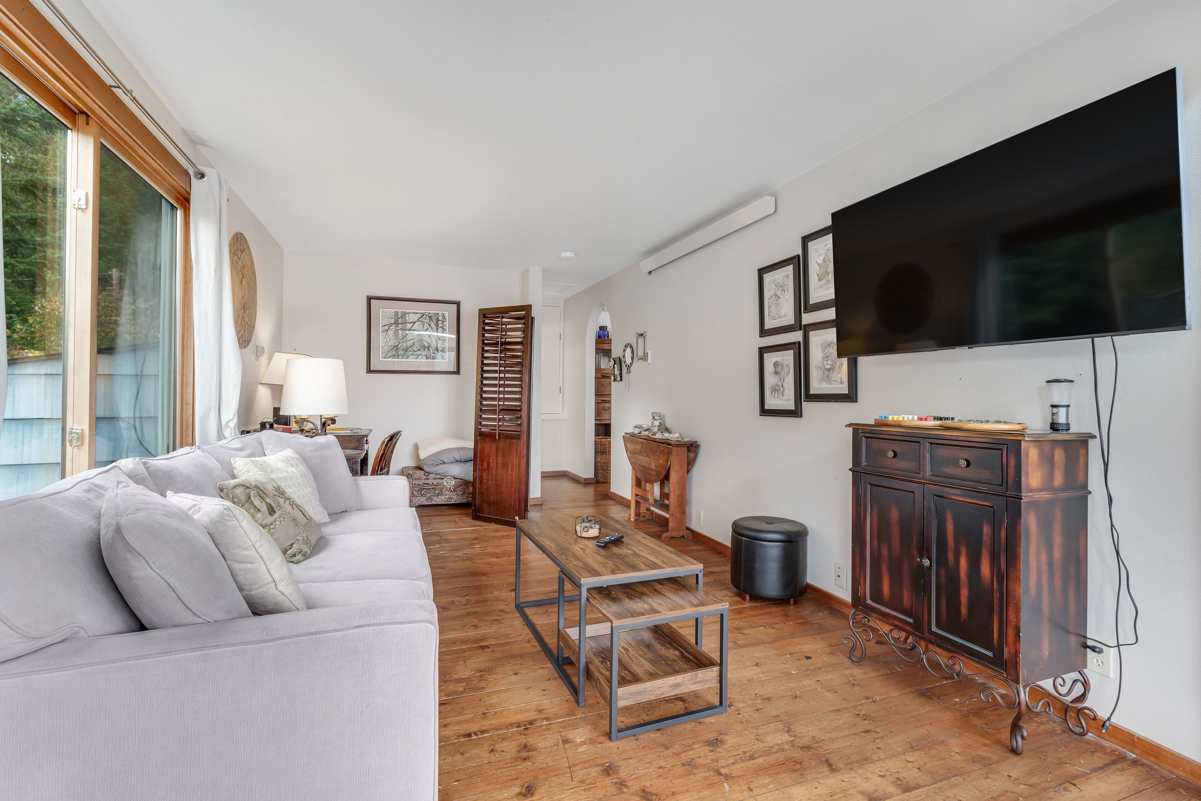 Waterfront house & cottage with private beach, kayaks, SUPs, 4 decks - dogs OK