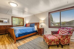 1 bedroom, free Internet, bed sheets