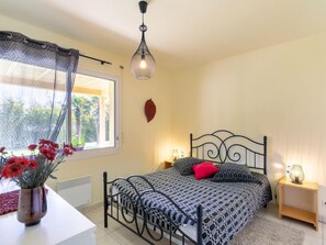 1 bedroom, iron/ironing board, WiFi