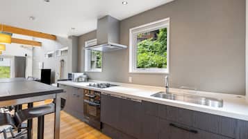 Family House | Private kitchen | Full-sized fridge, microwave, stovetop, toaster