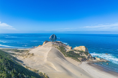 Idyllic Cape retreat with ocean views & private hot tub - walk to state beach