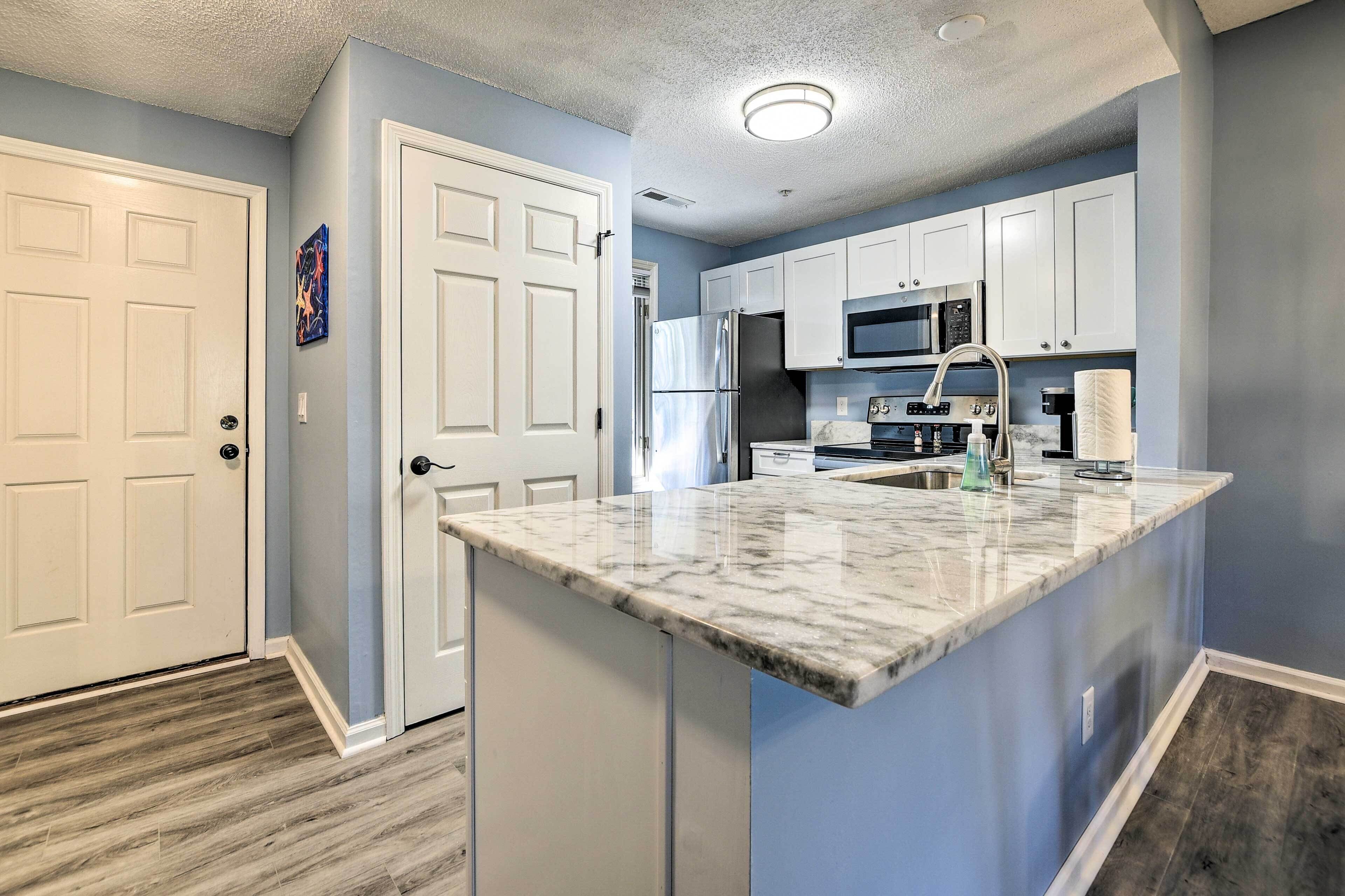 Tidewater Condo w/ Golf Access: 3 Mi to Beach