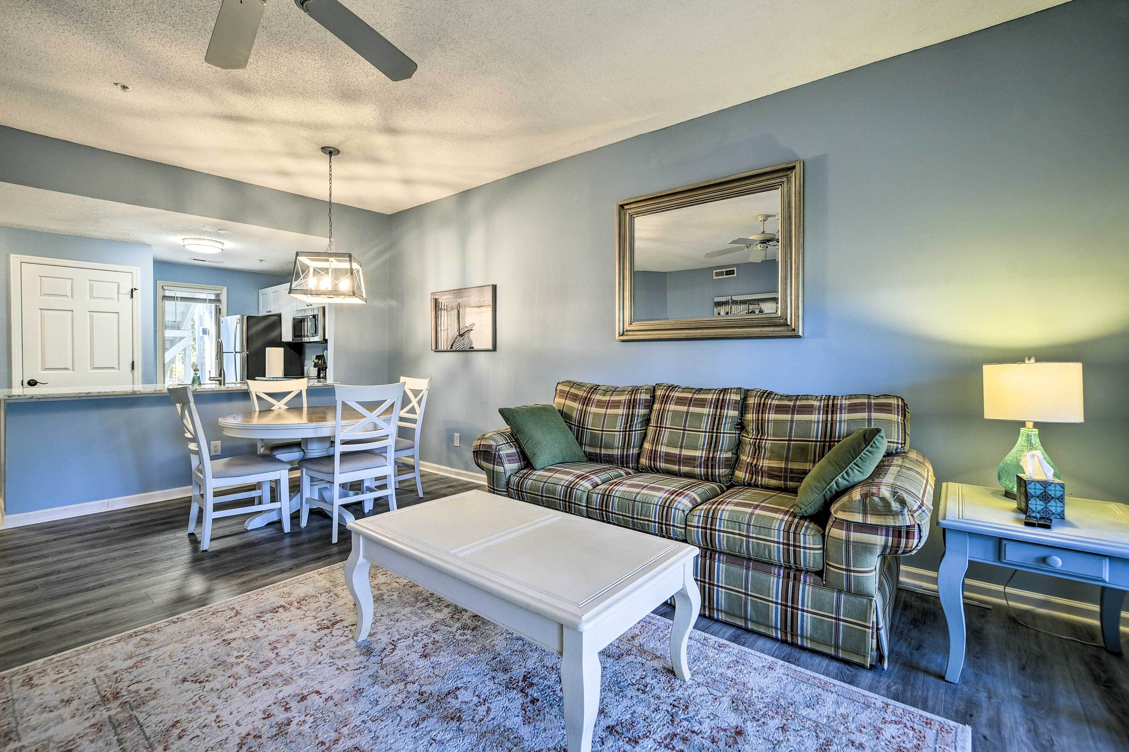 Tidewater Condo w/ Golf Access: 3 Mi to Beach