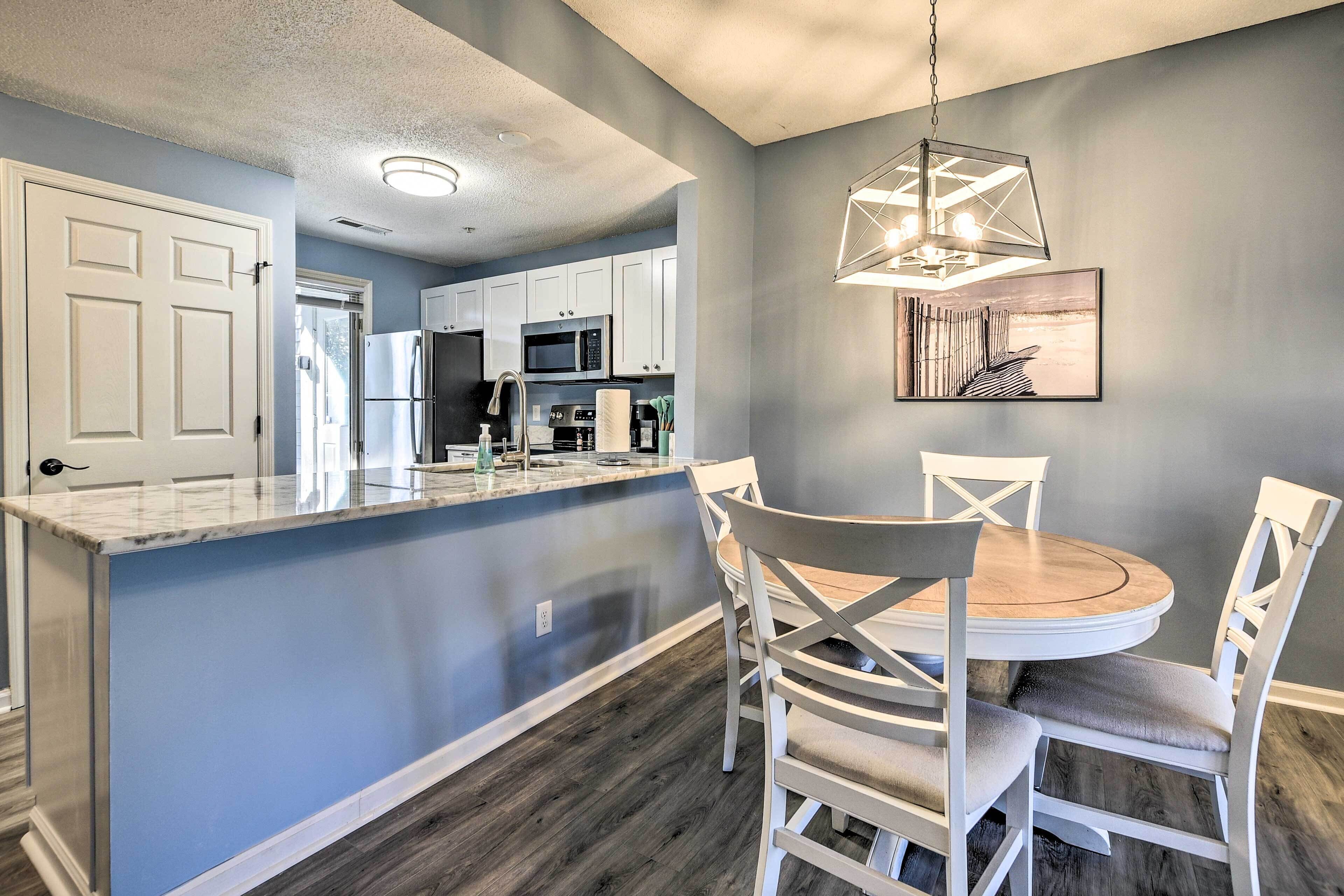 Tidewater Condo w/ Golf Access: 3 Mi to Beach