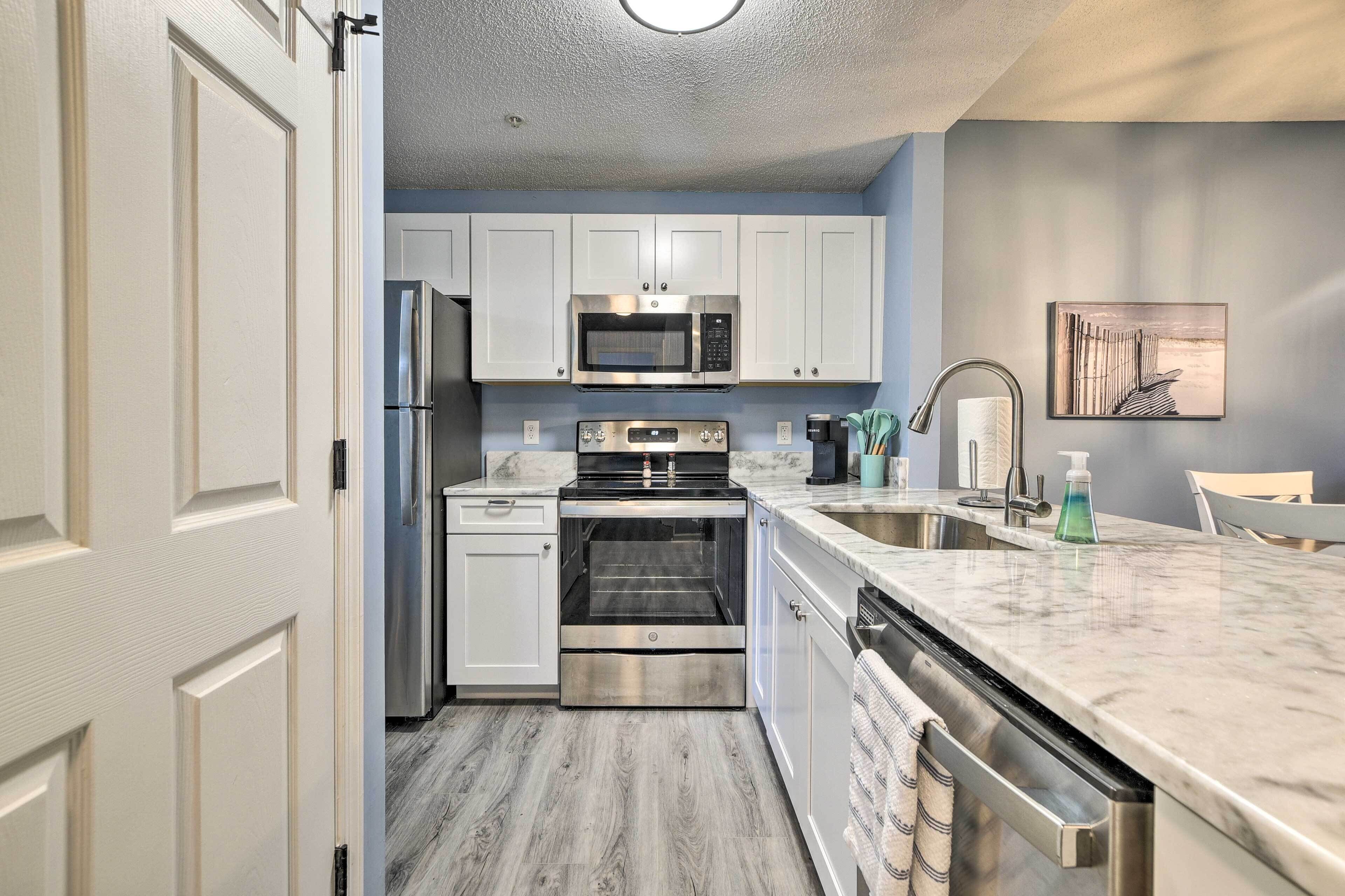 Tidewater Condo w/ Golf Access: 3 Mi to Beach