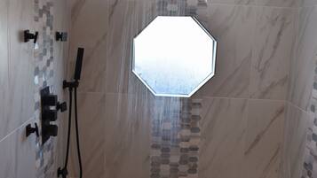 Combined shower/bathtub, hair dryer, towels, soap