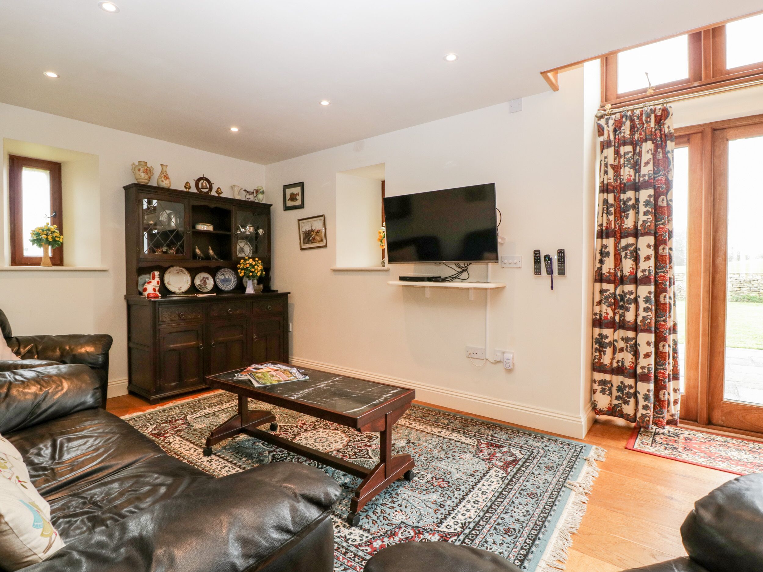 WAREHAMS BARN, family friendly, with a garden in Burton Bradstock