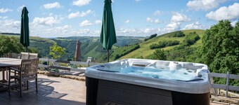 Holiday domain with swimming pool