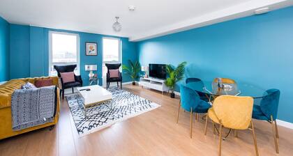 48 Annandale Street - Bold, bright child friendly apartment with free parking.