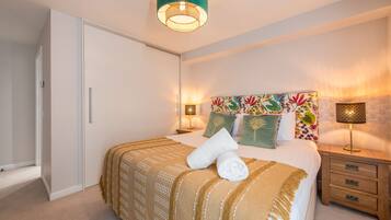 2 bedrooms, iron/ironing board, travel cot, WiFi