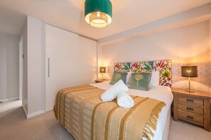 2 habitaciones, tabla de planchar con plancha, cuna de viaje y wifi 