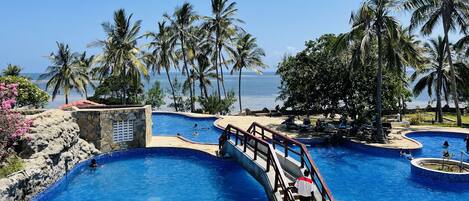 Piscina coperta, piscina all'aperto