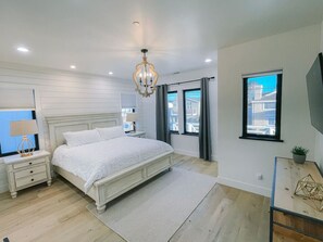 4 Schlafzimmer, Bügeleisen/Bügelbrett, Reisekinderbett, WLAN