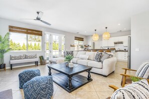 Smart TV, caminetto, tavolo da calcetto, tavolo da ping pong