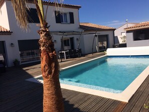 Een verwarmd zwembad