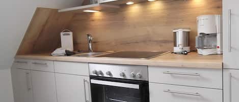 Fridge, oven, dishwasher, coffee/tea maker