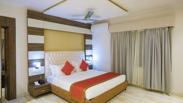 Studio Suite Royal | Seprai antialergi dan didekorasi berbeda-beda