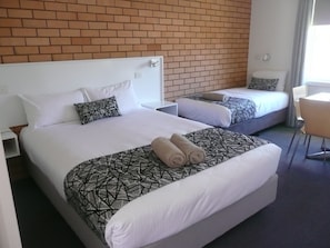 2 bedrooms, desk, iron/ironing board, free WiFi