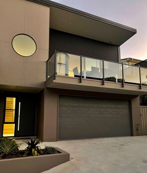 Exterior detail - “Beautiful Views” close to Flynn's Beach (Port Macquarie)