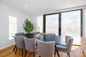 Dining - “Beautiful Views” close to Flynn's Beach (Port Macquarie)