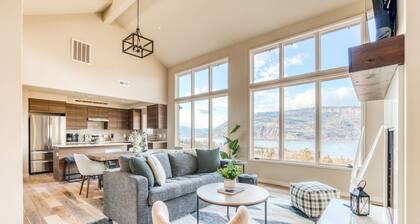 Modern mountain & river-view house with balcony, deck, gym, and WiFi