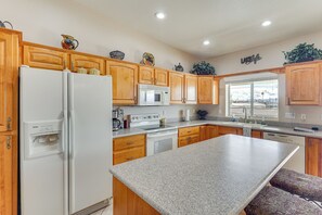 Refrigerador, microondas, parrilla de estufa y lavavajillas 