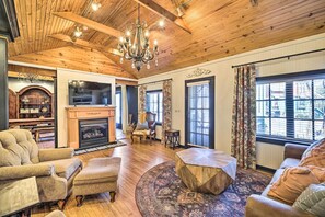 TV, fireplace
