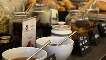 Dagelijks ontbijtbuffet (EUR 15 per persoon)