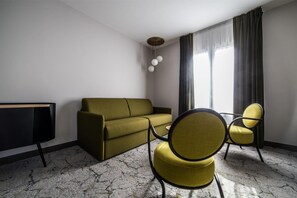 Premium bedding, pillow-top beds, individually furnished, desk - Best Western Le Relais du Vigneron (Blancs-Coteaux)