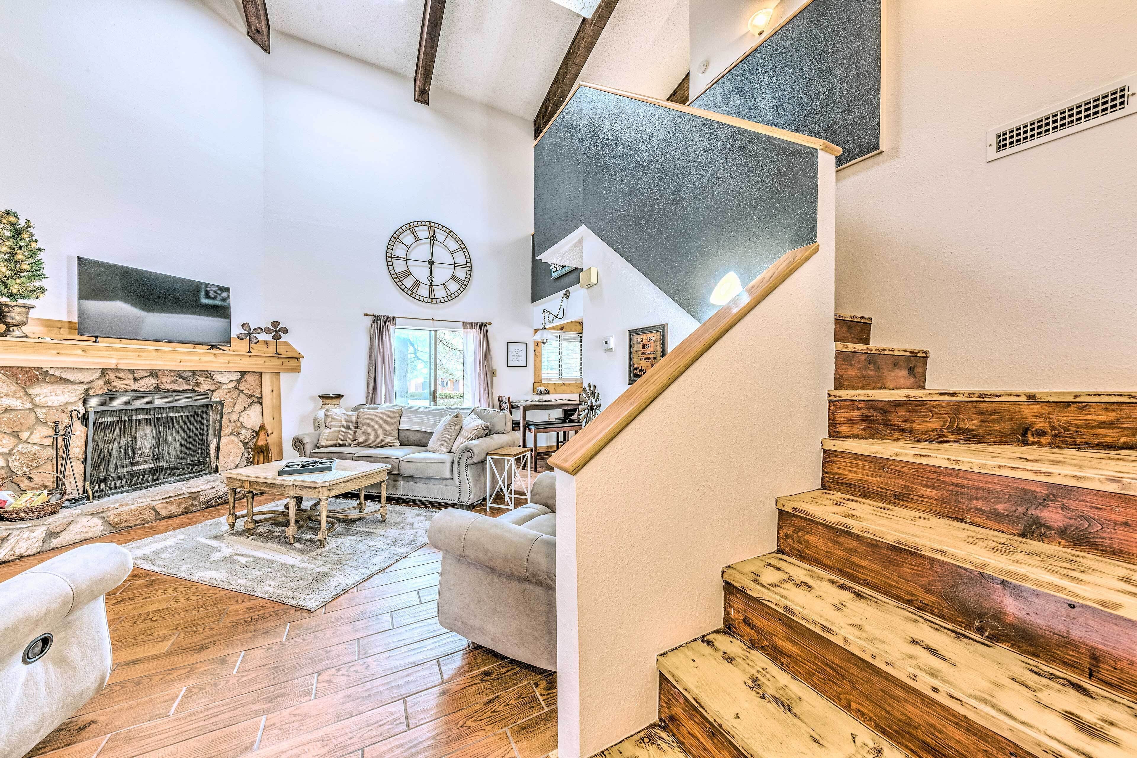 Charming Ruidoso Condo w/ Golf Course View!