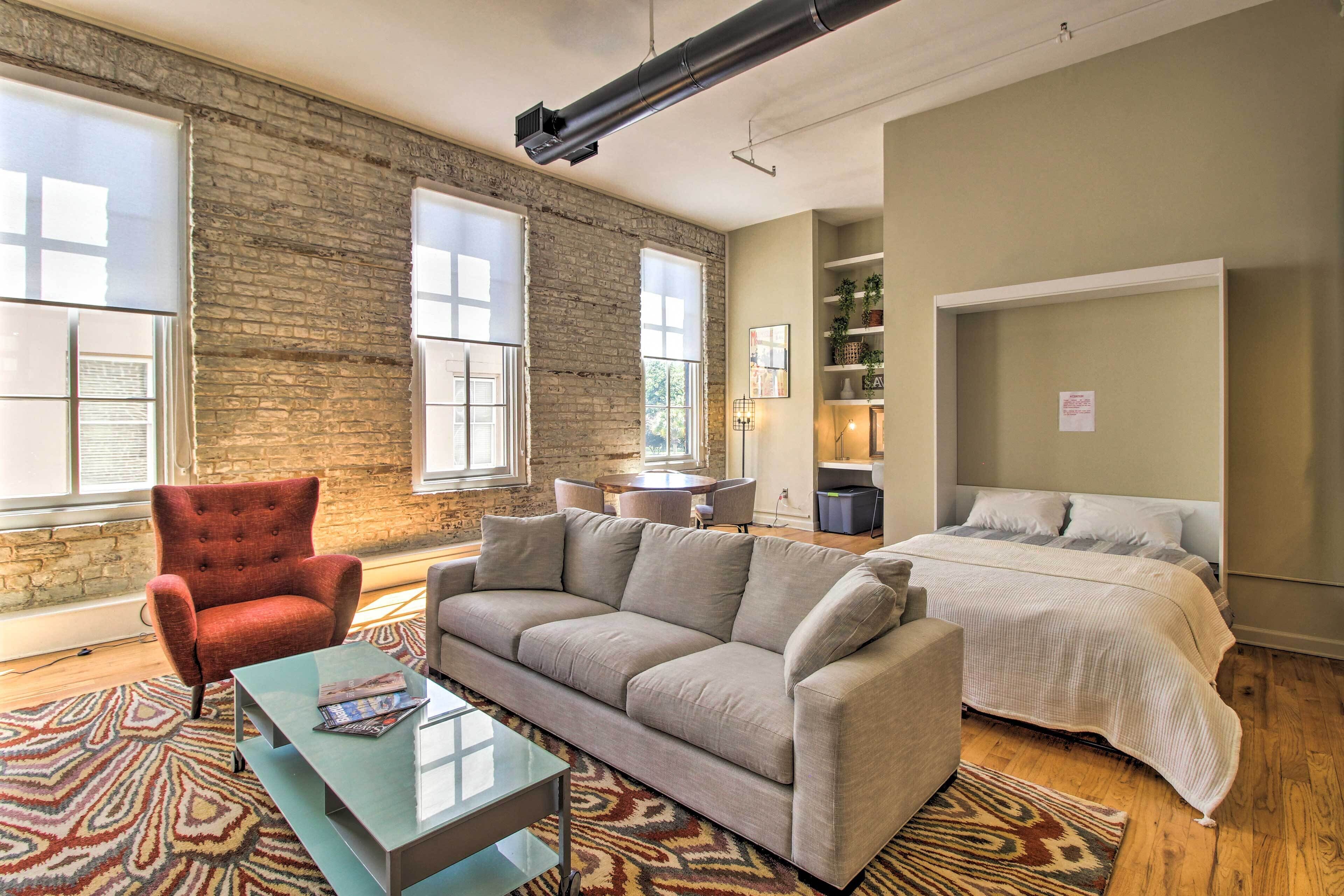 Bright Savannah Loft in Historic District!