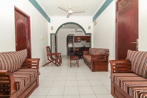 Living area - Lovely 2-Bedroom Serviced Apartment near the Beach (Mount Lavinia)