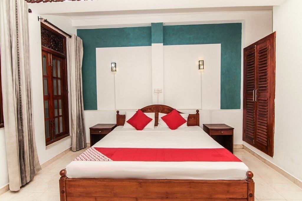 2 habitaciones y tabla de planchar con plancha 