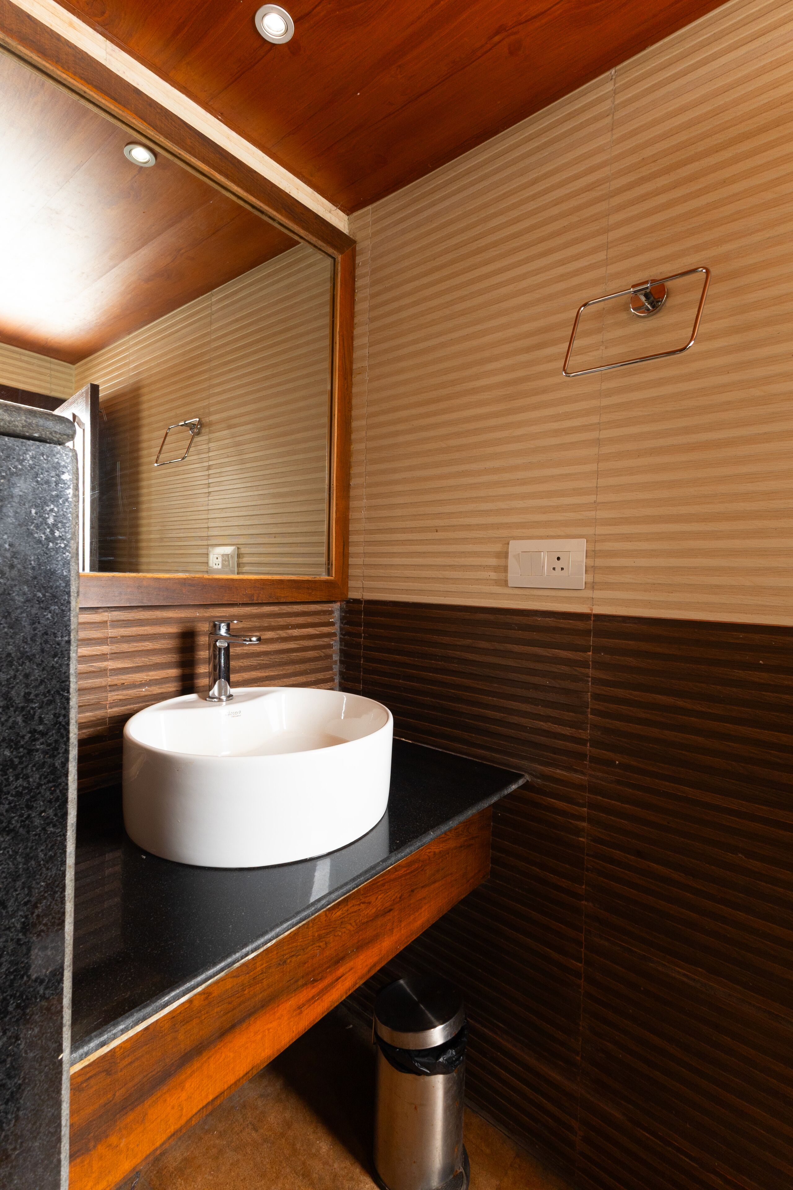 Tripla Deluxe | Bagno | Doccia, set di cortesia gratuito, pantofole, asciugamani