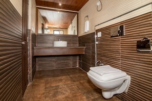 Premium Triple Room | Bathroom