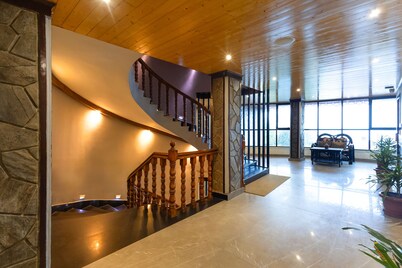 Sumi Queen's Yard Rink Mall Darjeeling